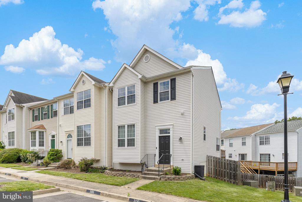 300 Wimbeldon Ct #218