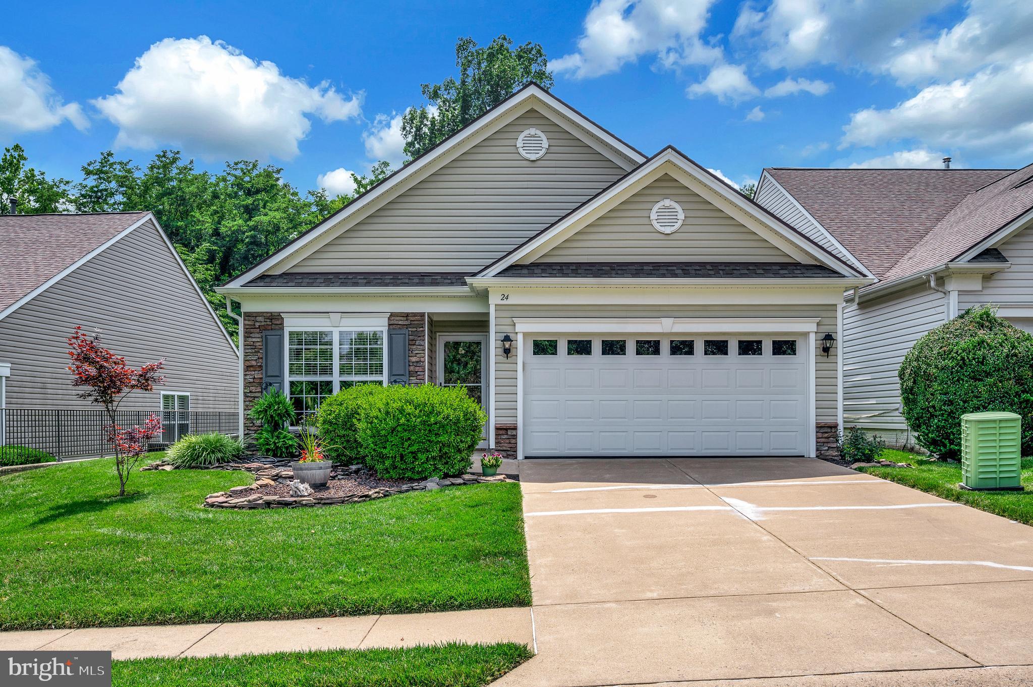 24 Smithfield Way