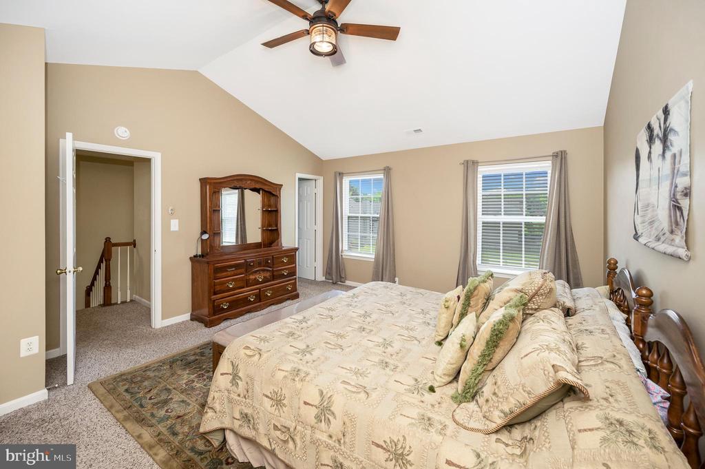 24 Cross Cut Ln
