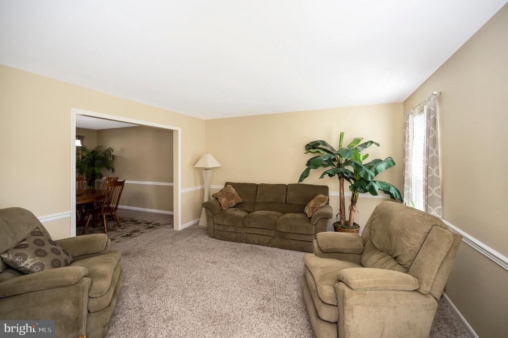 24 Cross Cut Ln