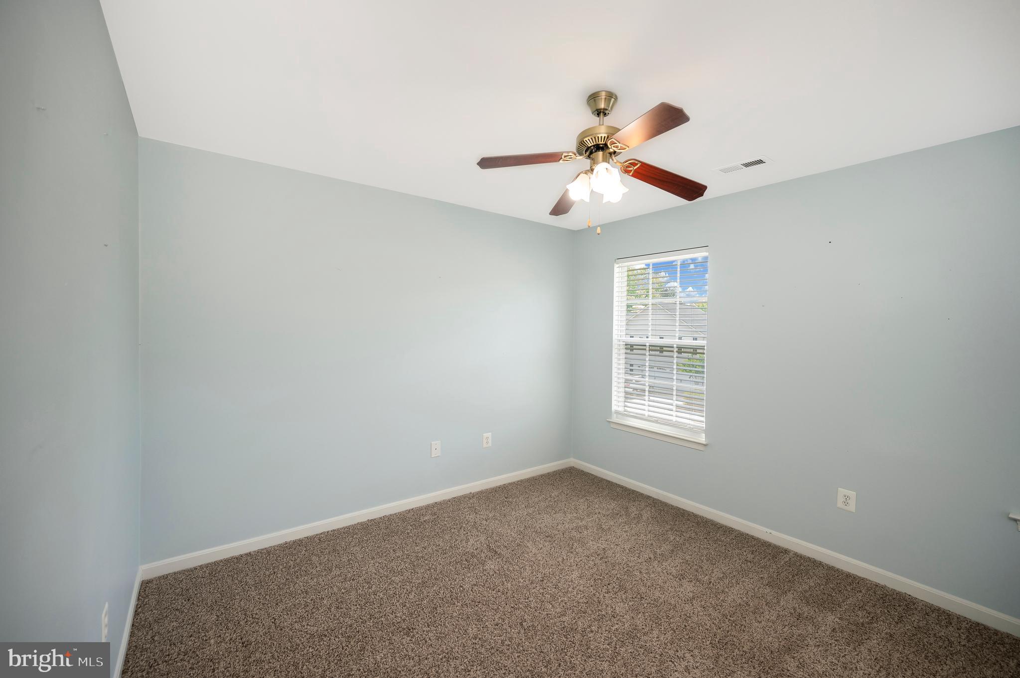 24 Cross Cut Ln