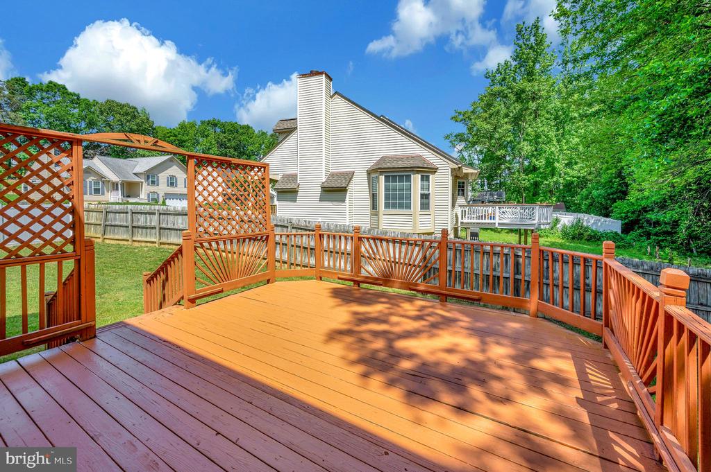 24 Cross Cut Ln