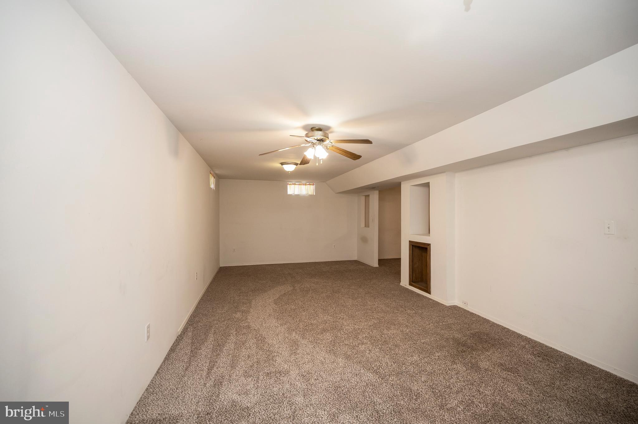 24 Cross Cut Ln