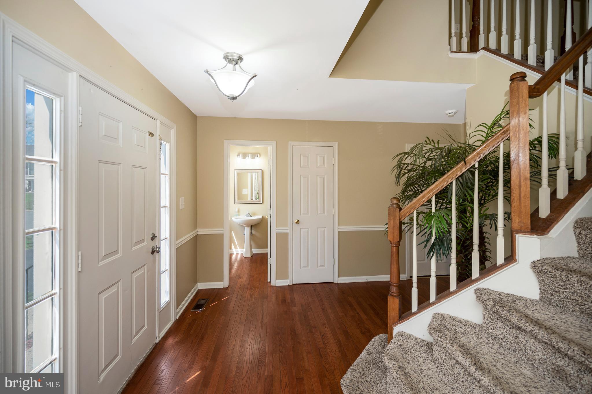 24 Cross Cut Ln