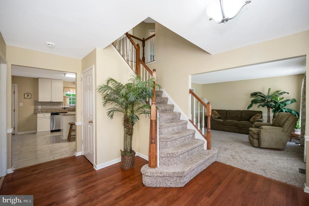 24 Cross Cut Ln