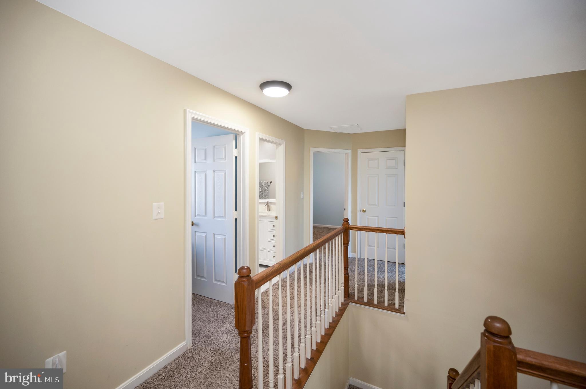 24 Cross Cut Ln