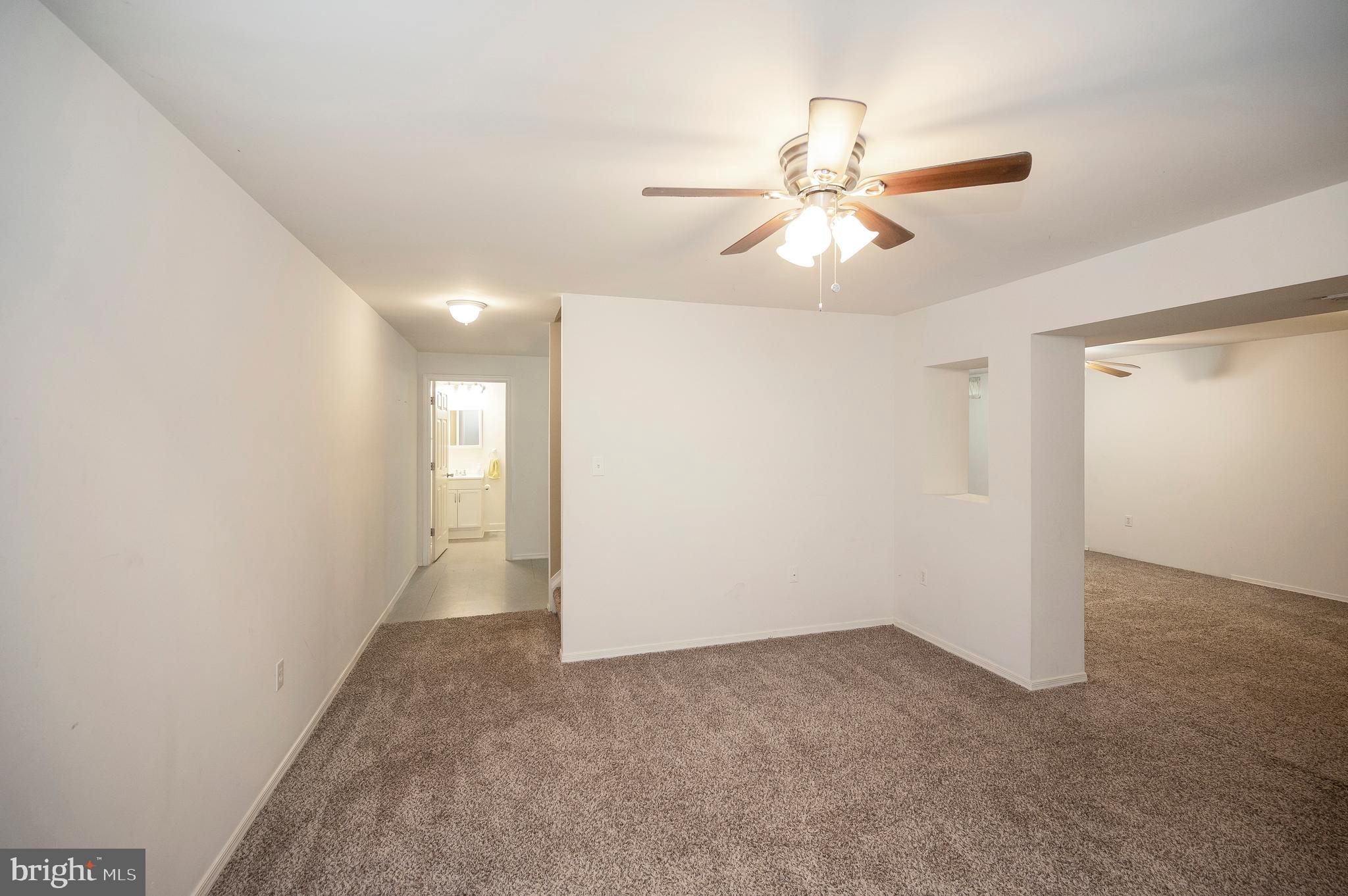 24 Cross Cut Ln