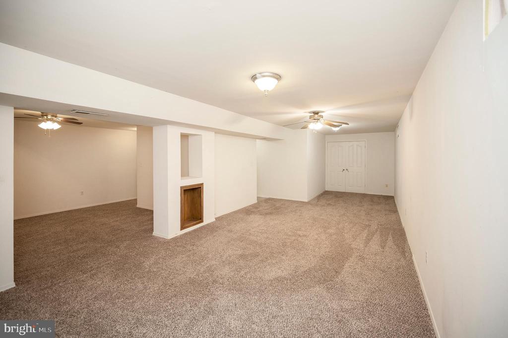 24 Cross Cut Ln
