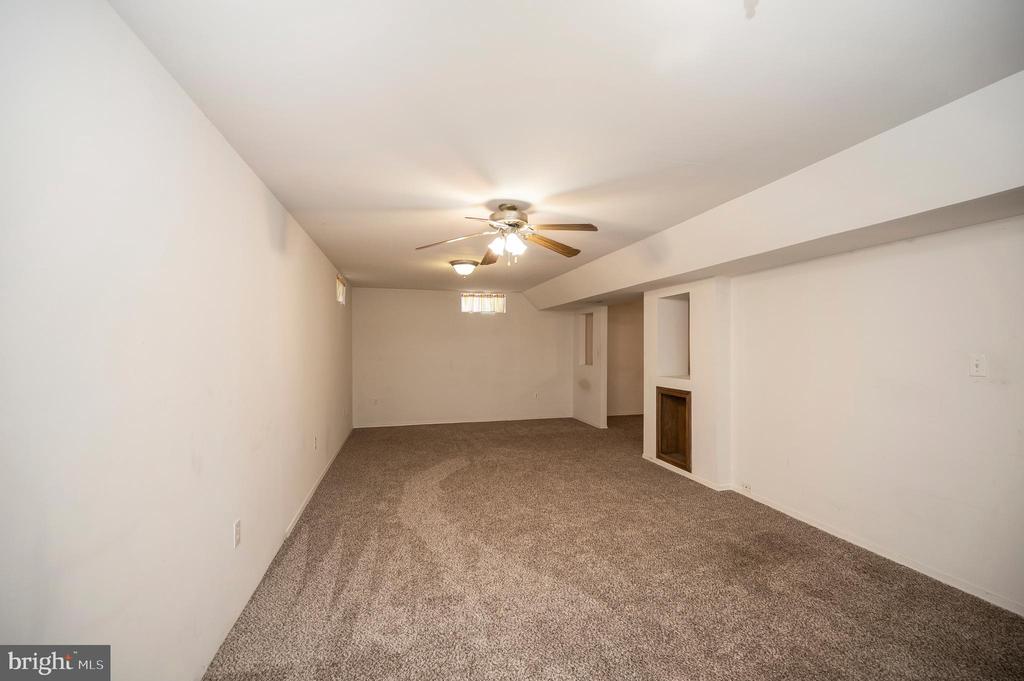 24 Cross Cut Ln