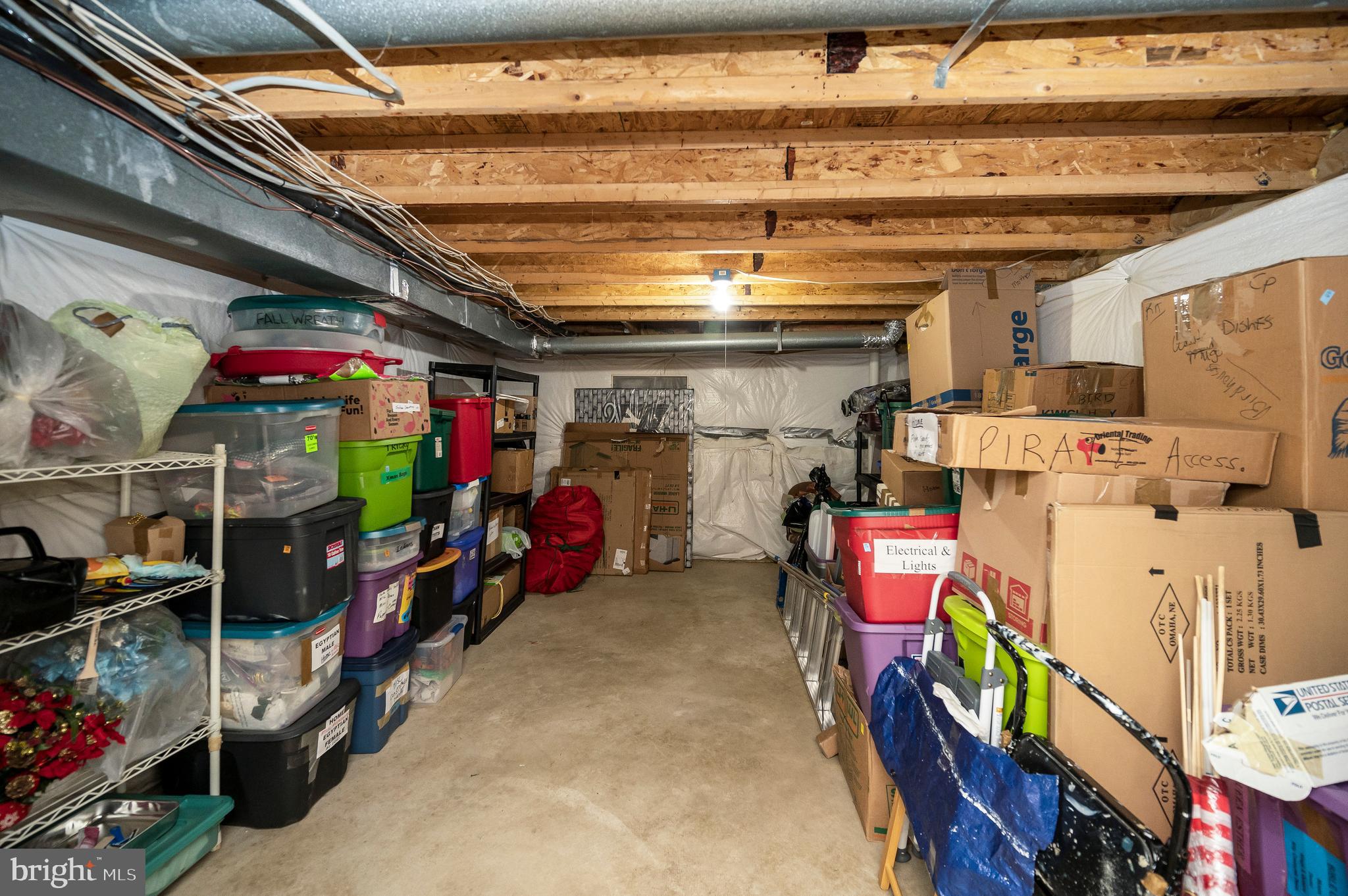 24 Cross Cut Ln