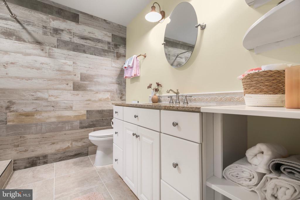 32 Cherry Laurel Dr