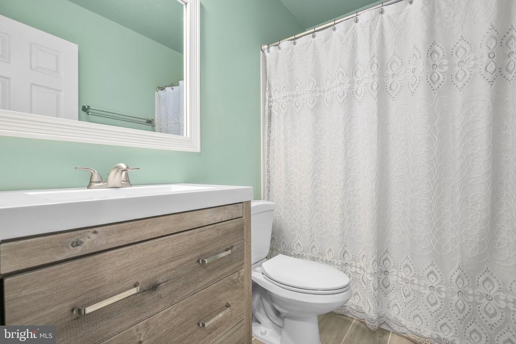32 Cherry Laurel Dr