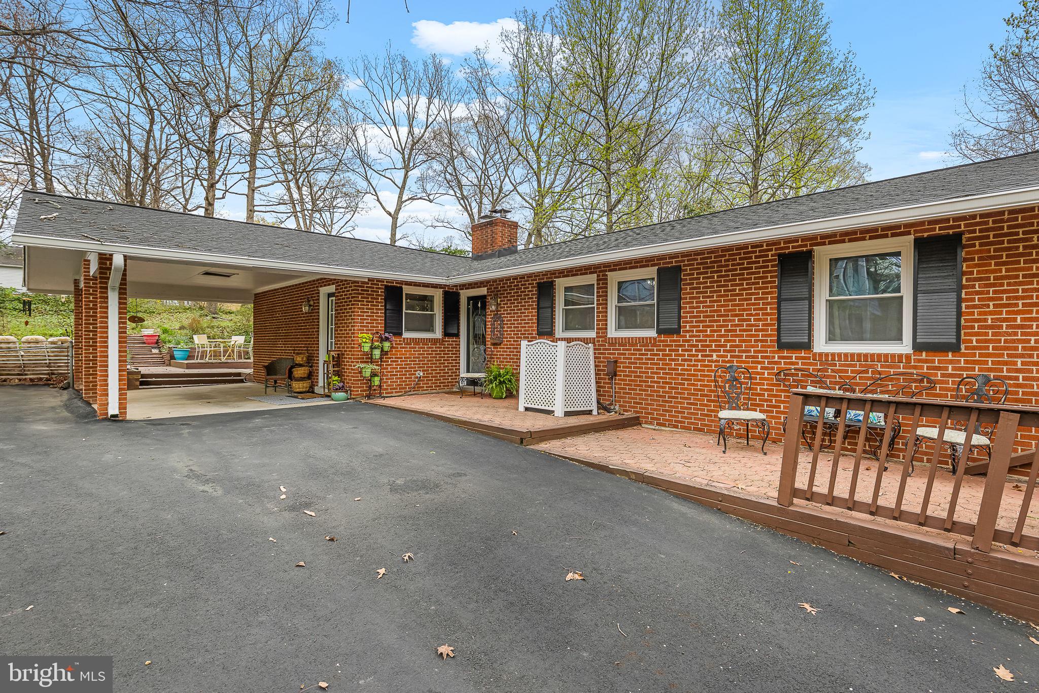 1008 Harbour Dr