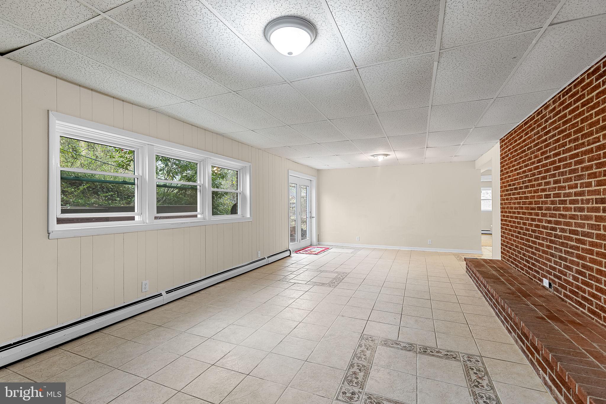 1008 Harbour Dr