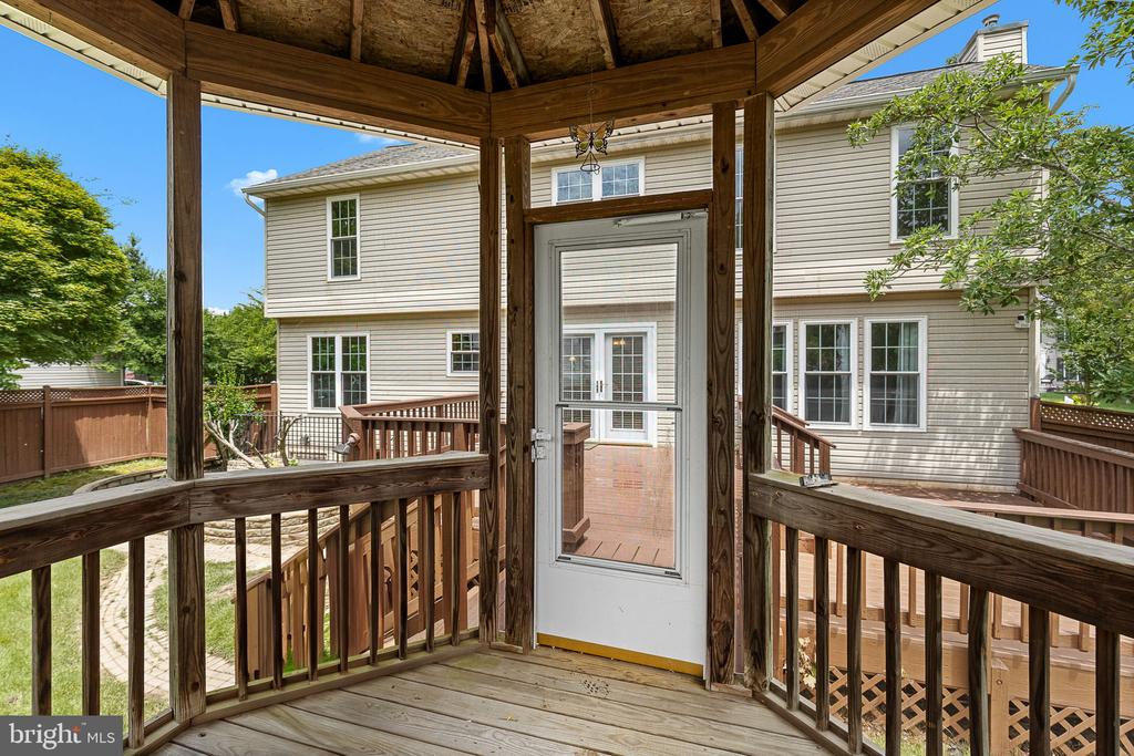 8 Westchester Ct
