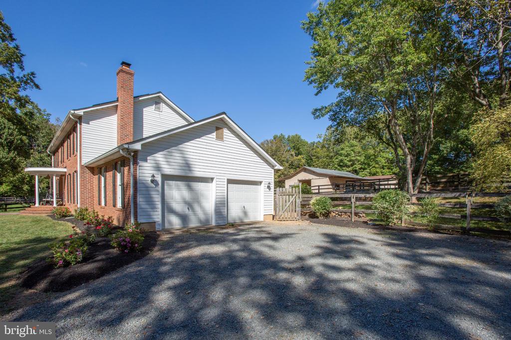 1000 QUEEN ANNE DRIVE