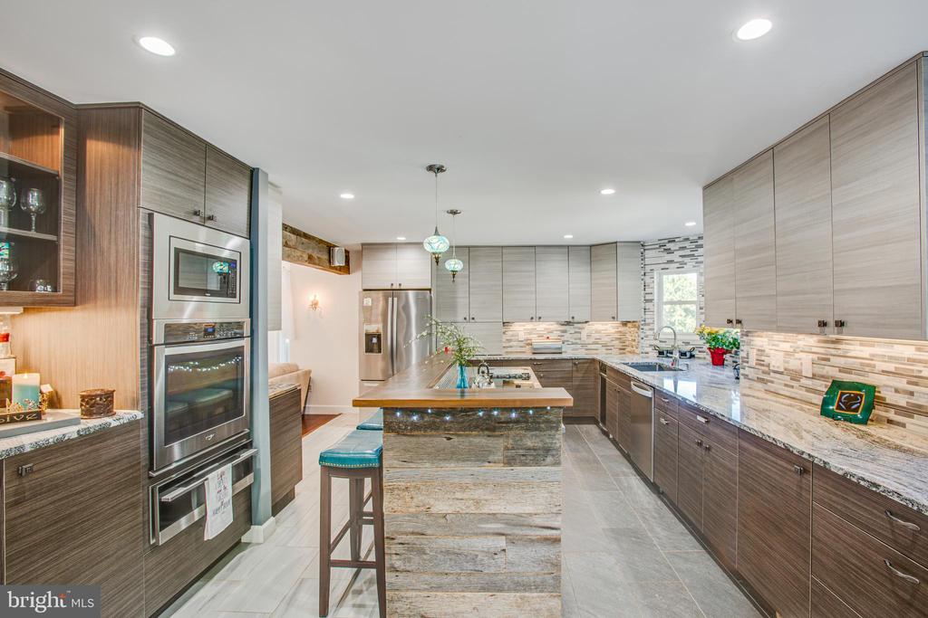 1000 QUEEN ANNE DRIVE