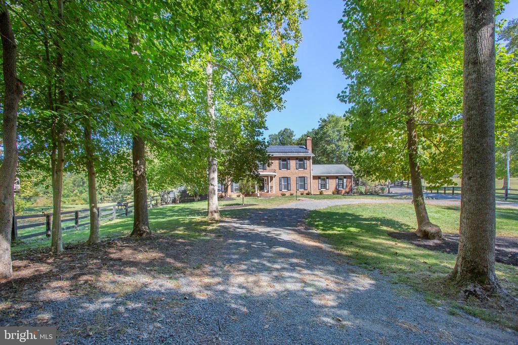 1000 QUEEN ANNE DRIVE