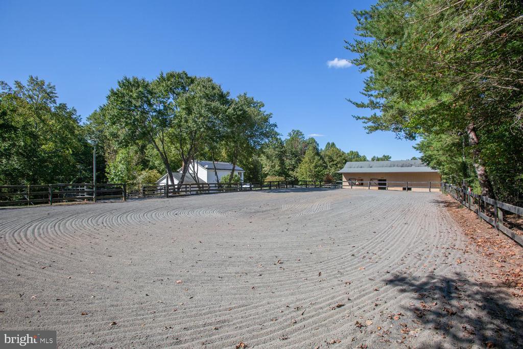1000 QUEEN ANNE DRIVE