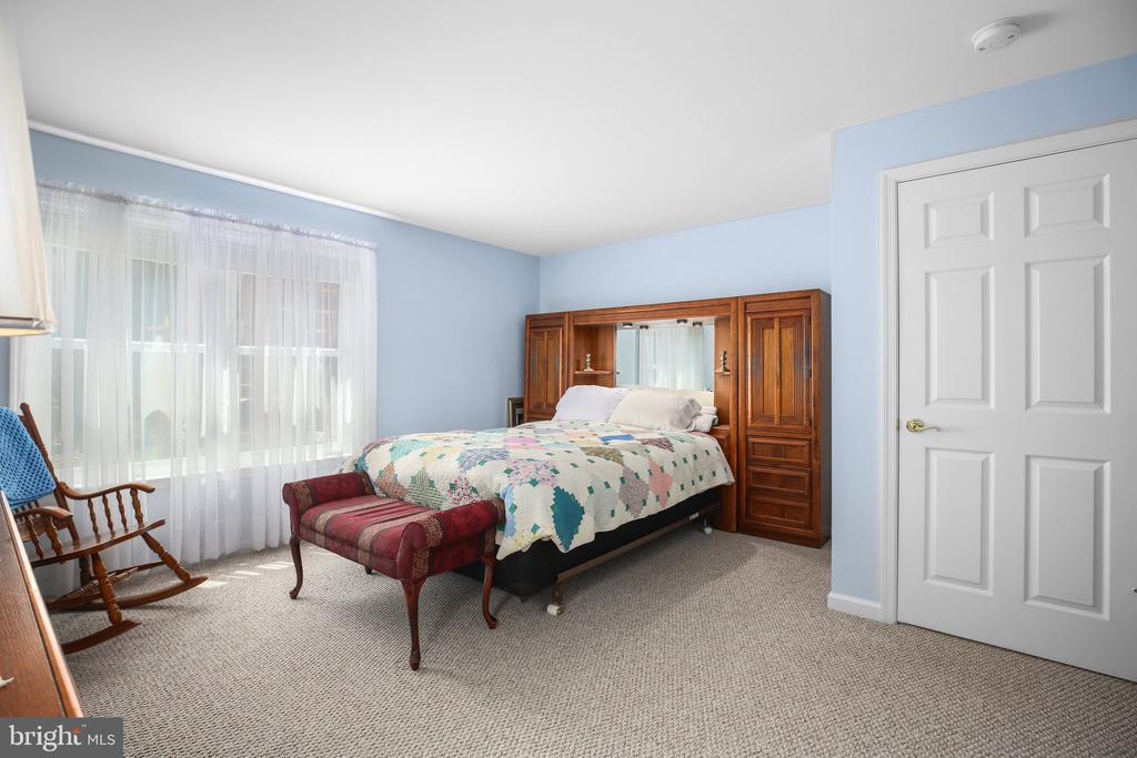 6 Sugargrove Dr