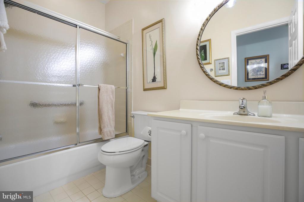 6 Sugargrove Dr