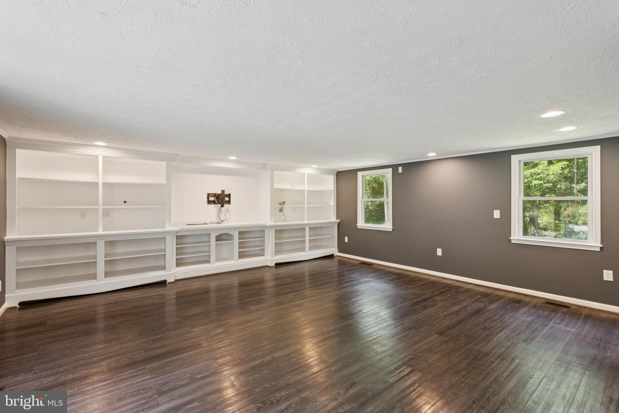 130 Longview Dr
