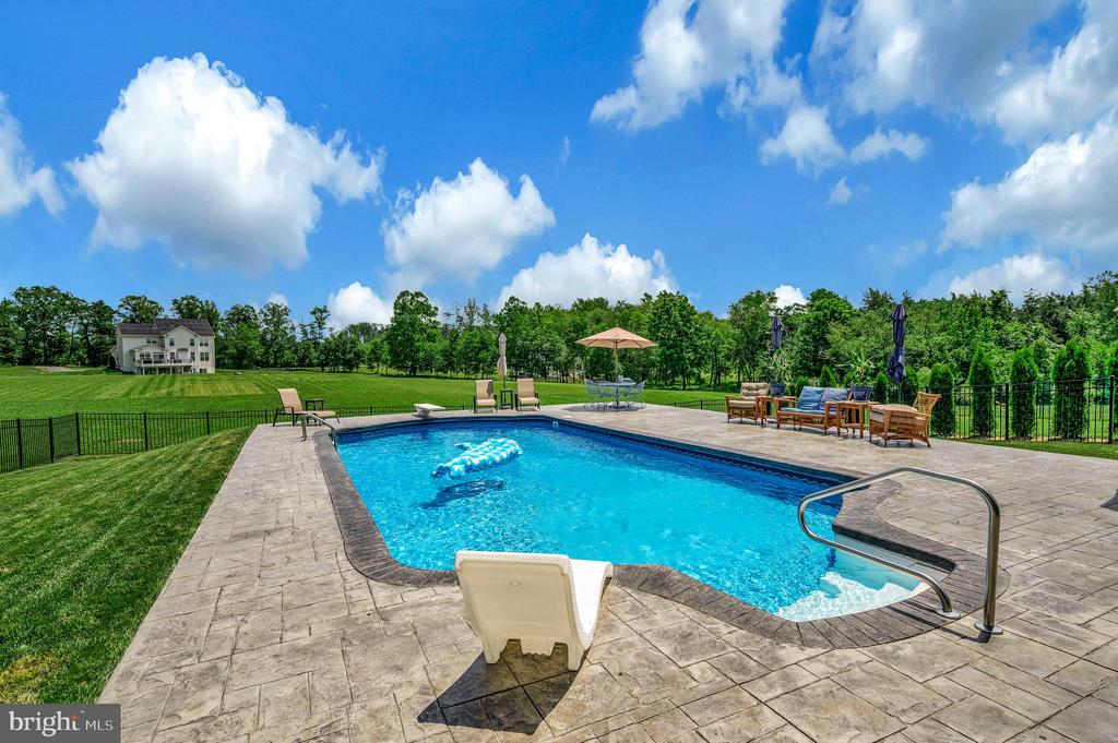 1020 Fila Ct