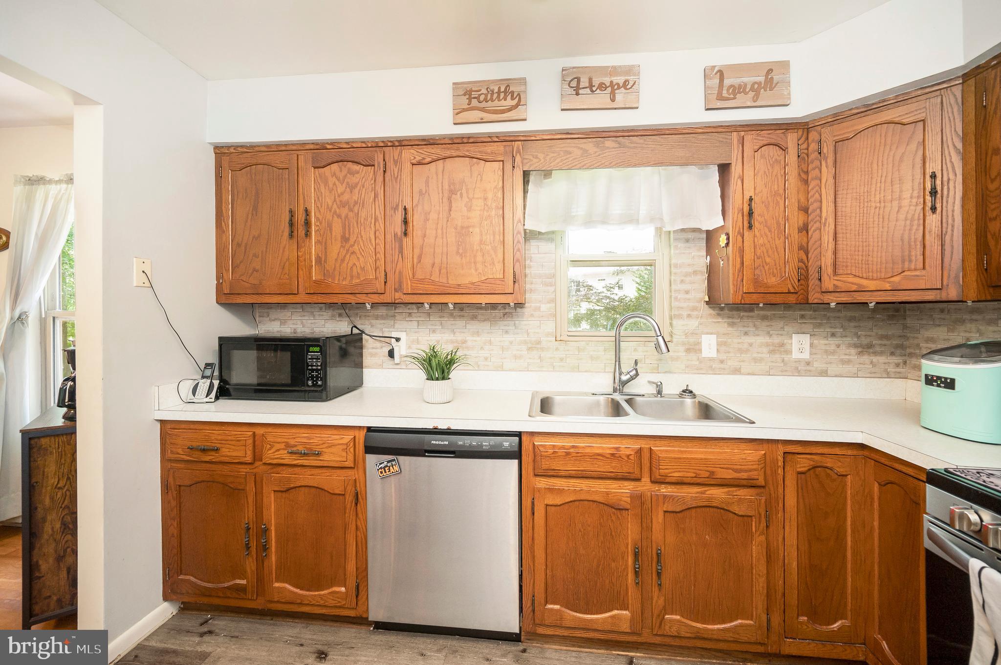 109 Joshua Rd
