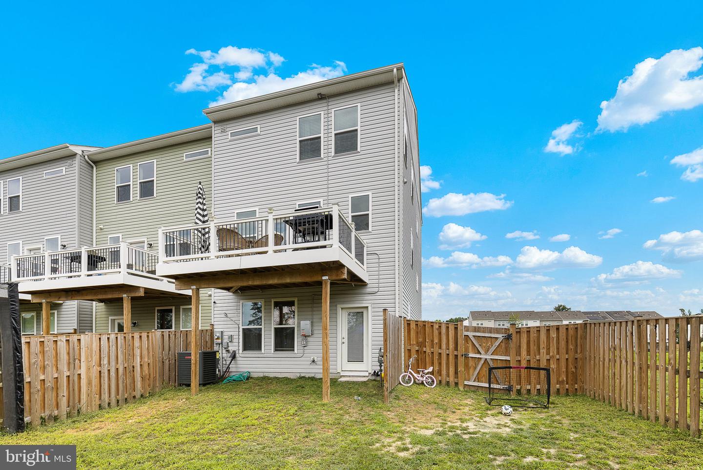 401 Snowberry Ln
