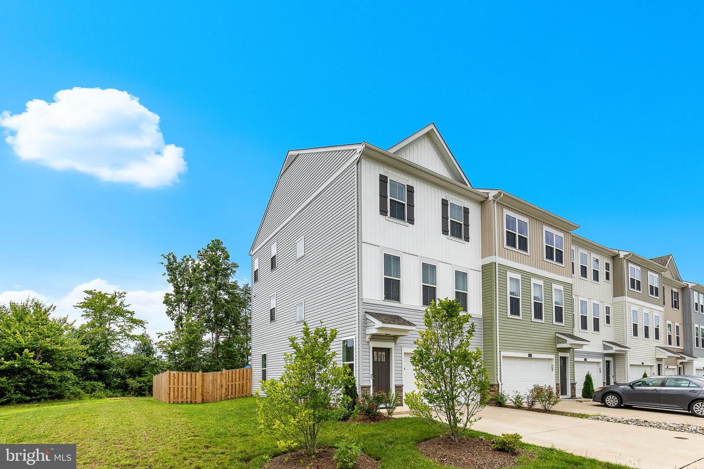 401 Snowberry Ln