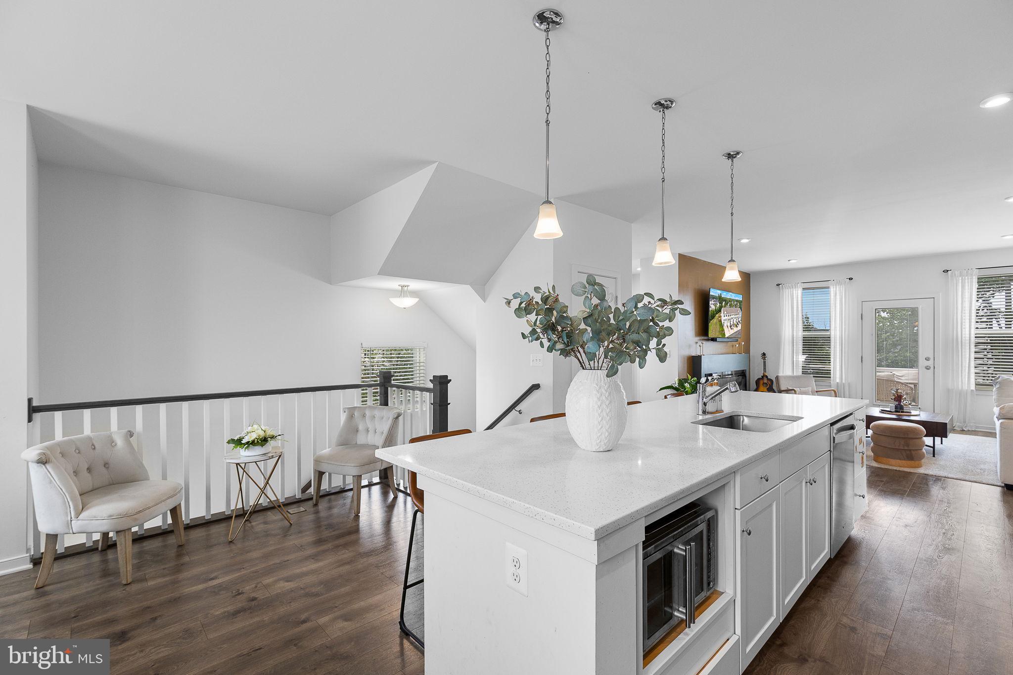 401 Snowberry Ln