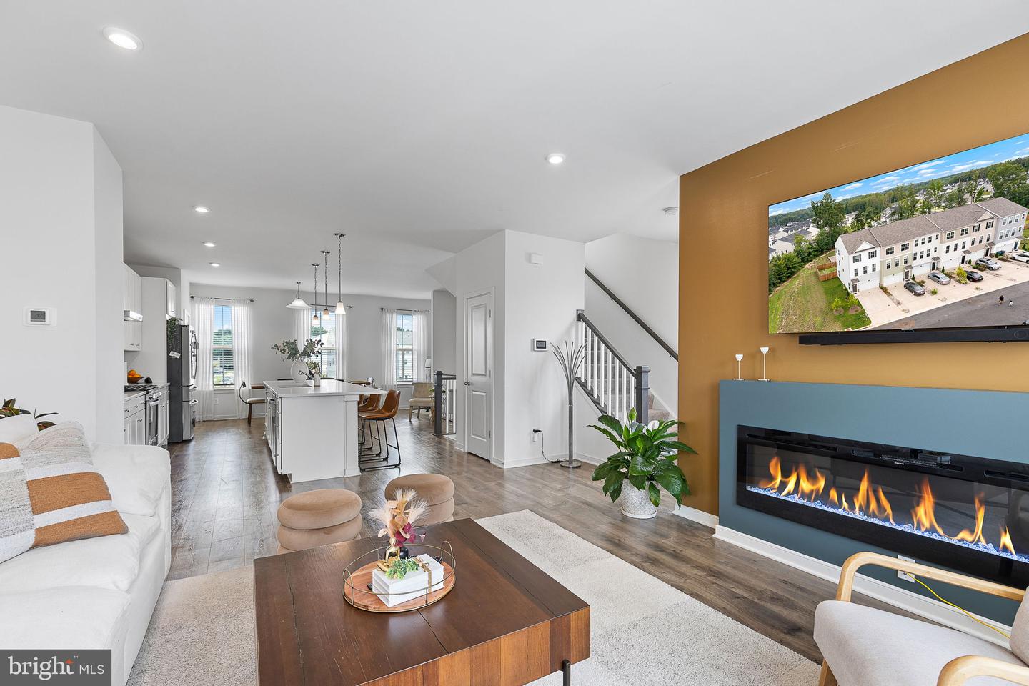 401 Snowberry Ln