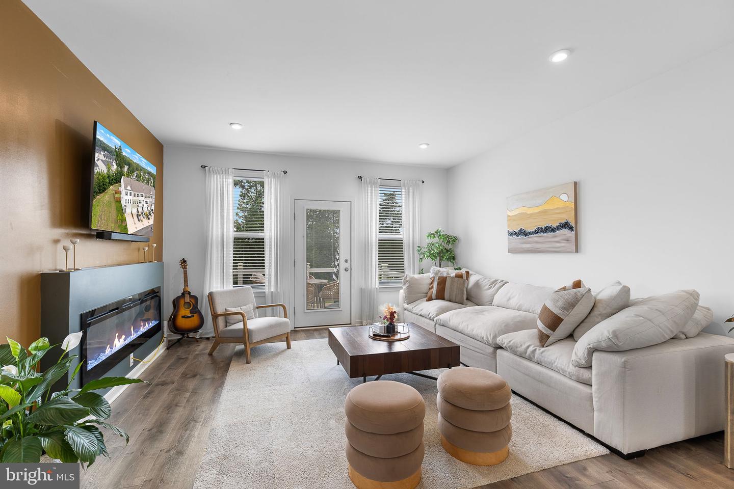 401 Snowberry Ln