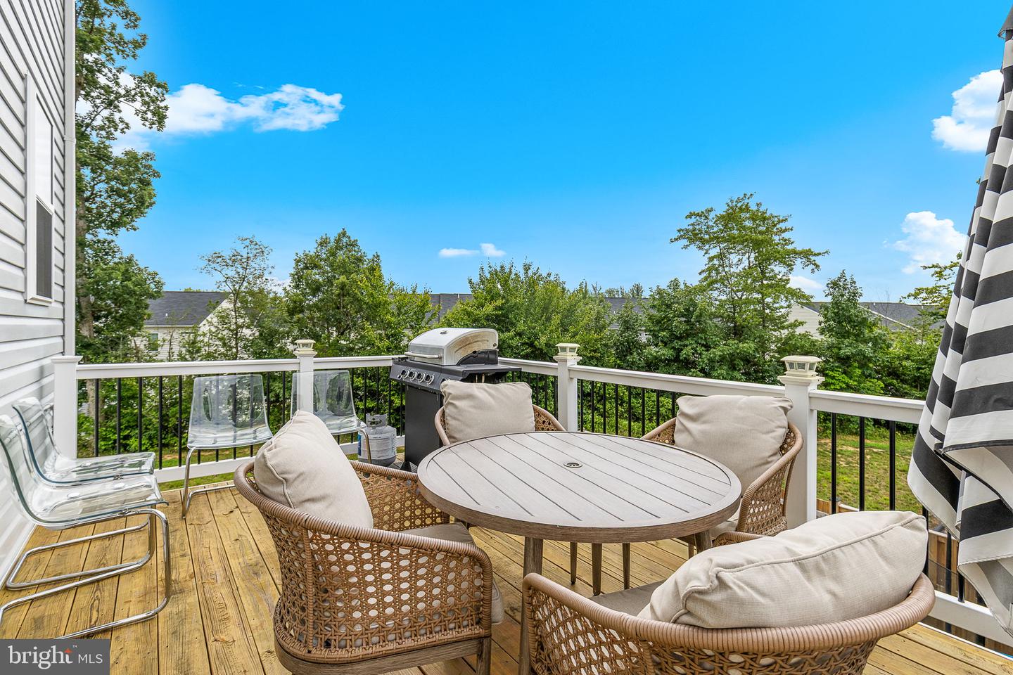 401 Snowberry Ln