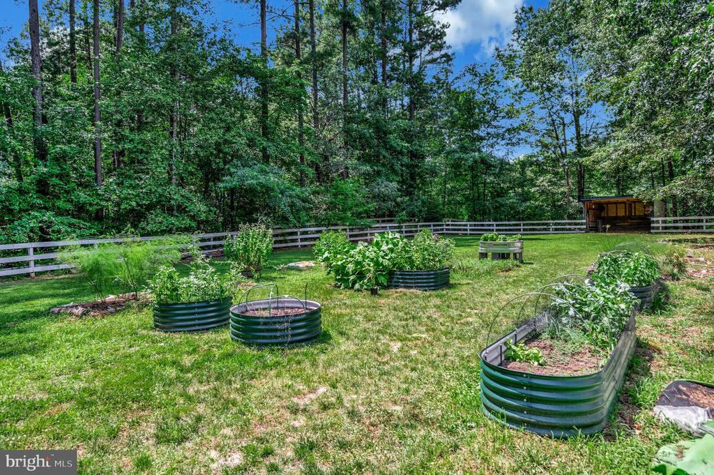 8 WILDERNESS CT