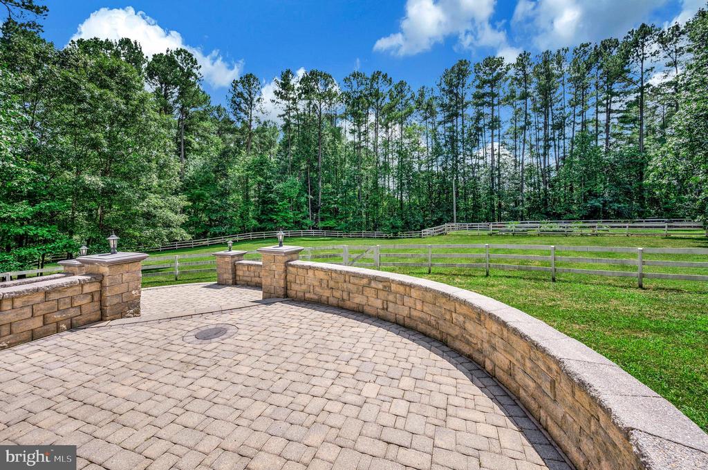 8 WILDERNESS CT