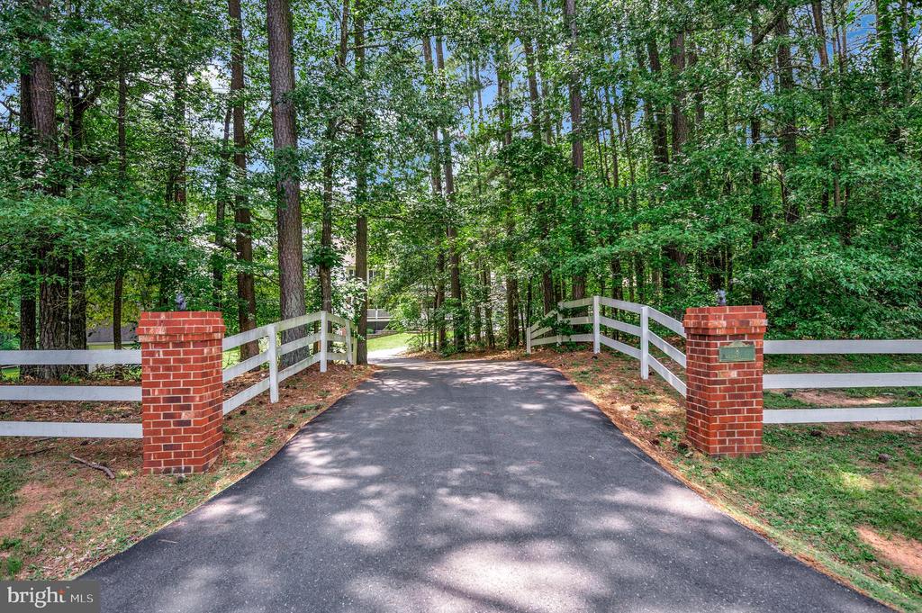 8 WILDERNESS CT