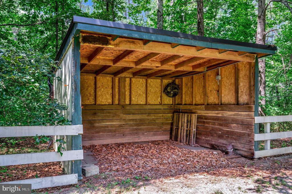 8 WILDERNESS CT