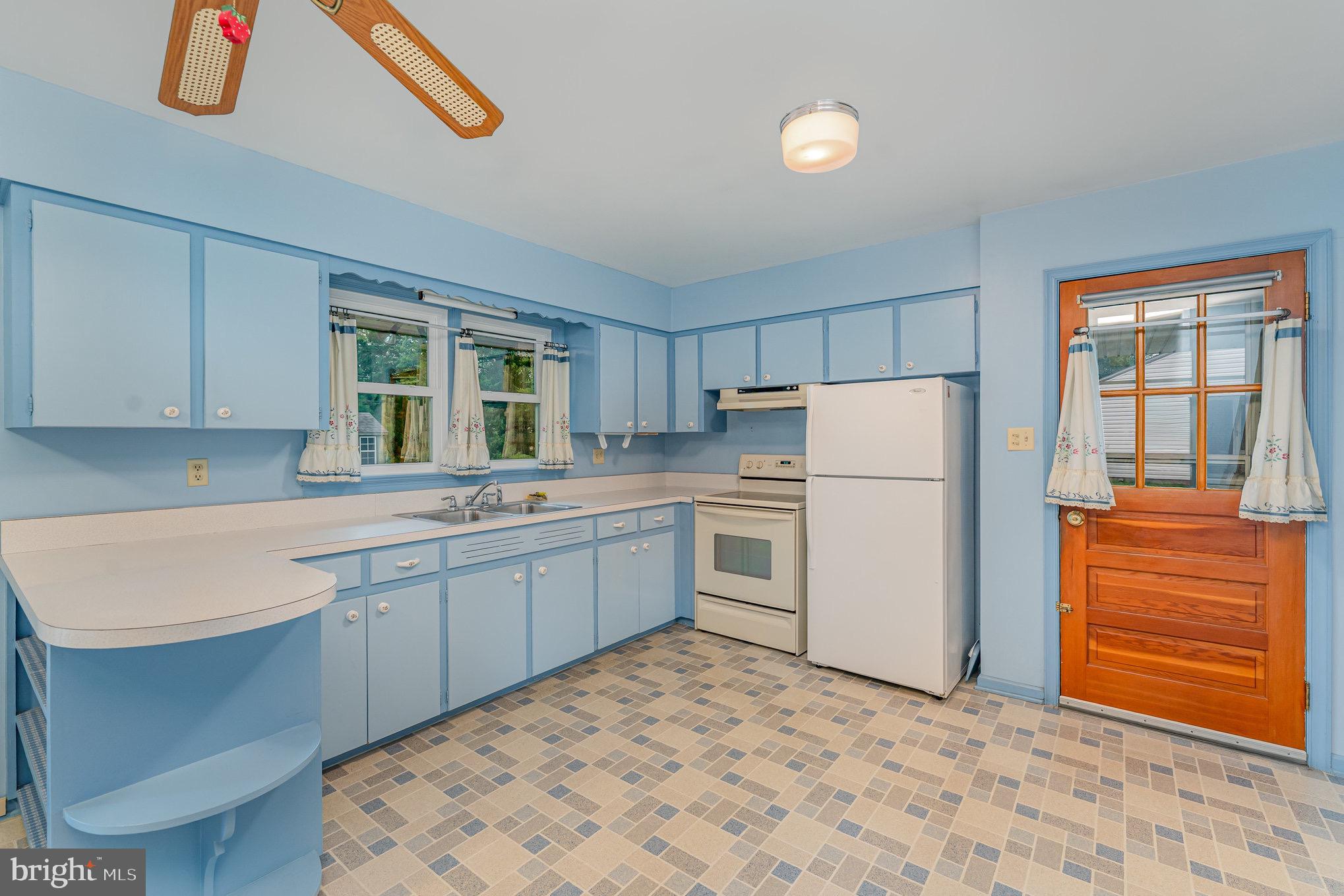 720 SPRING VALLEY DRIVE