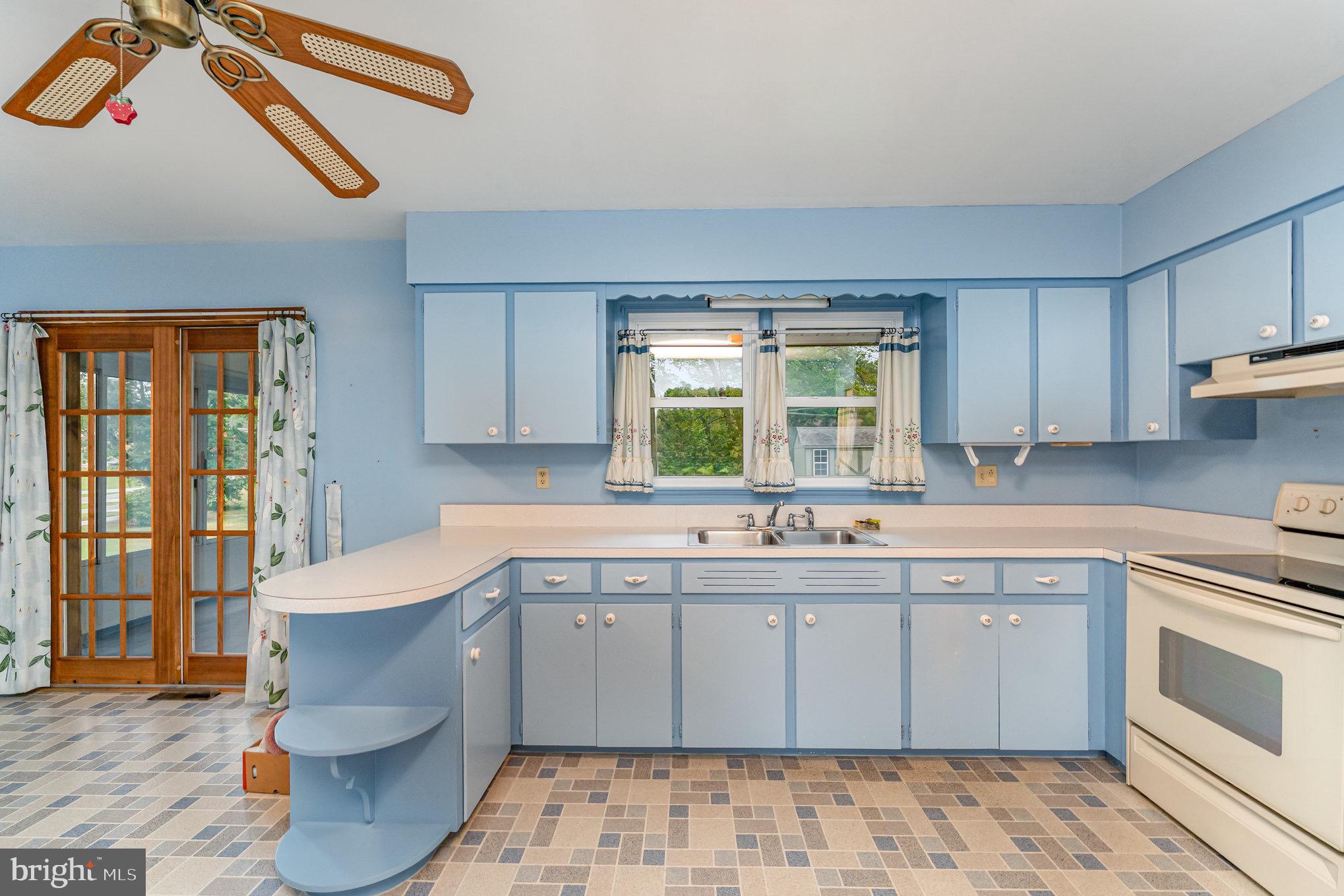 720 SPRING VALLEY DRIVE