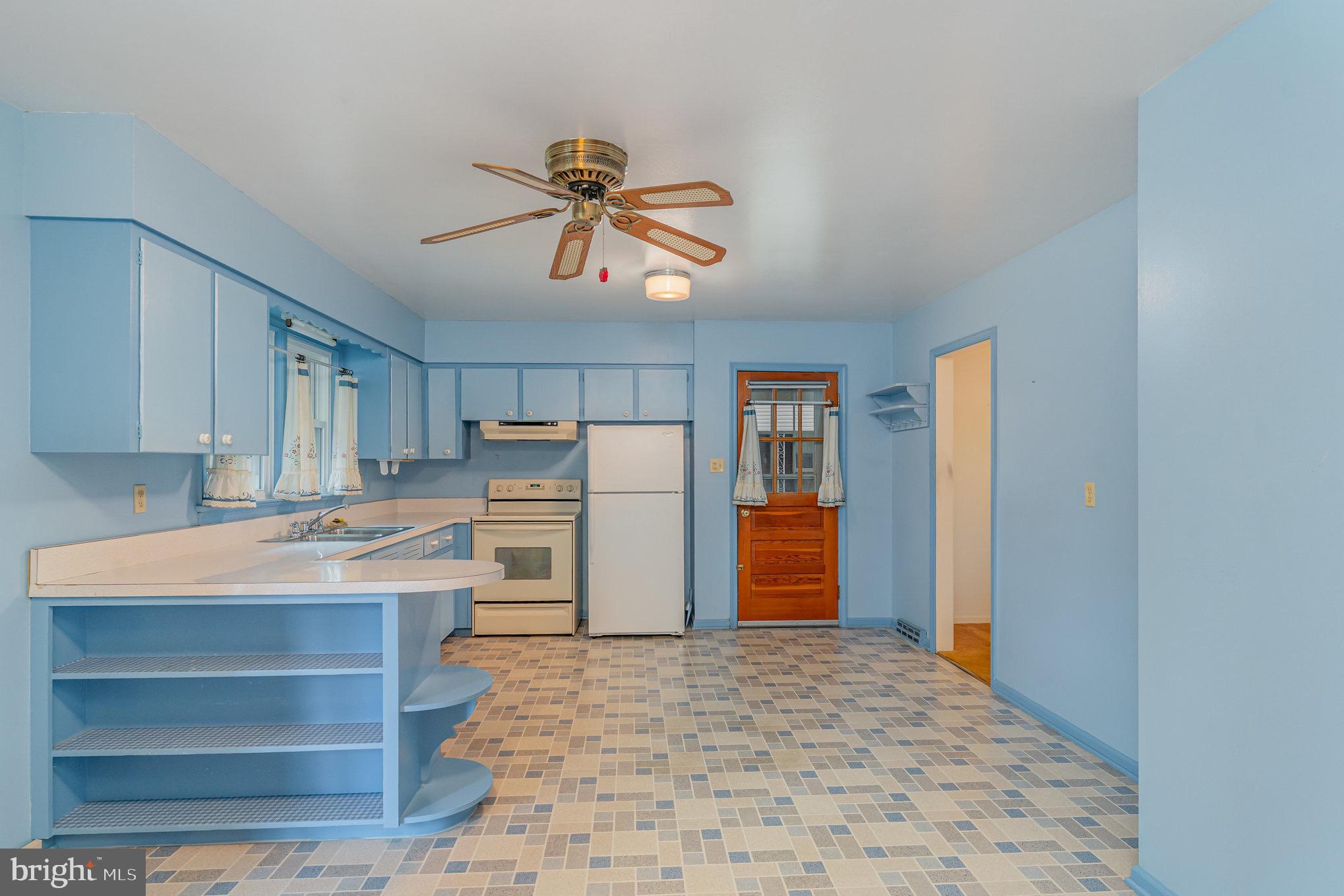 720 SPRING VALLEY DRIVE