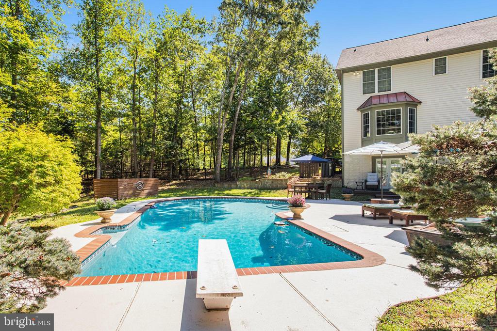 75 STONEWALL DRIVE