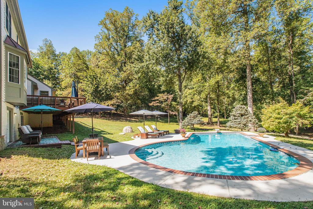 75 STONEWALL DRIVE