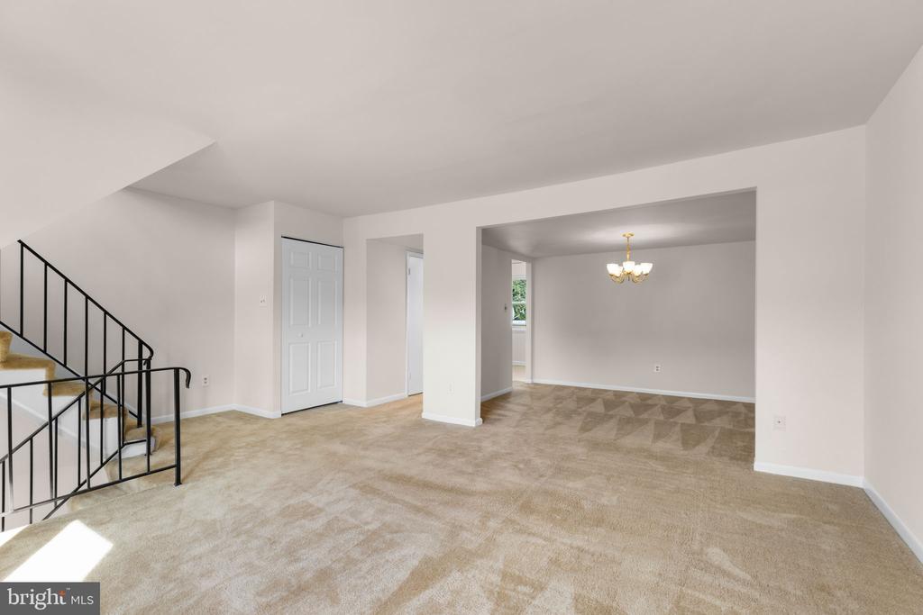 1102 JAMES MADISON CIRCLE