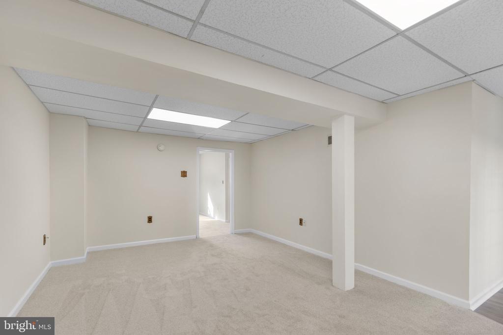 1102 JAMES MADISON CIRCLE