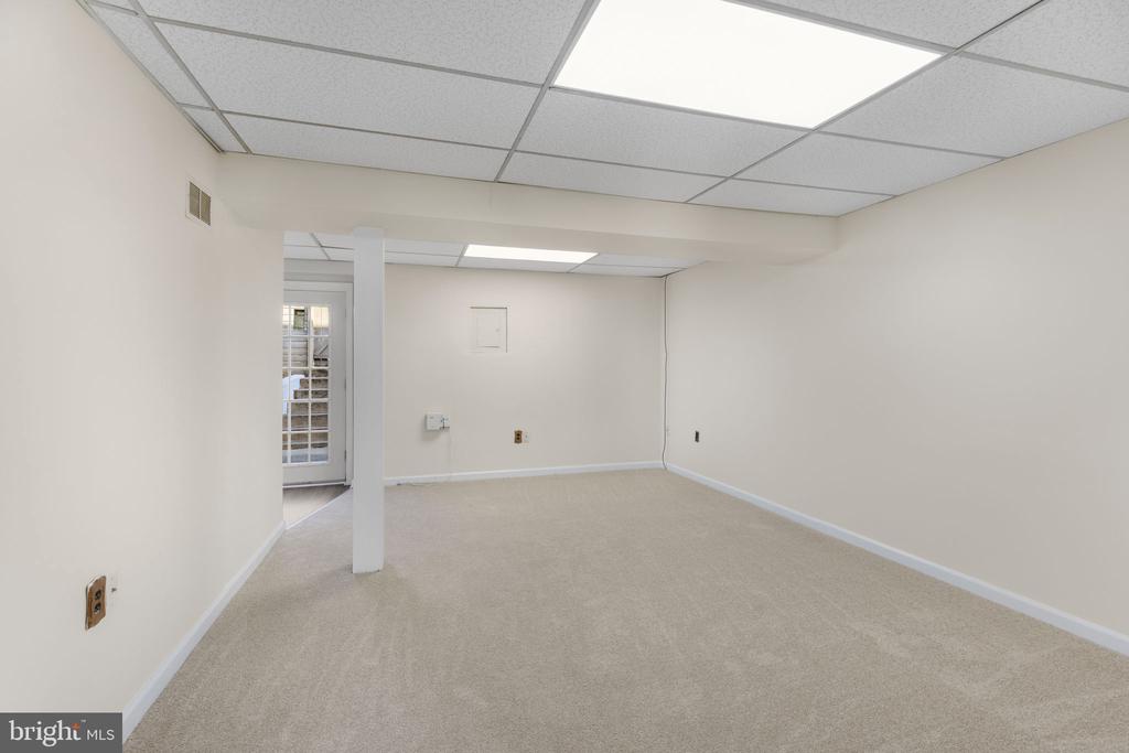 1102 JAMES MADISON CIRCLE