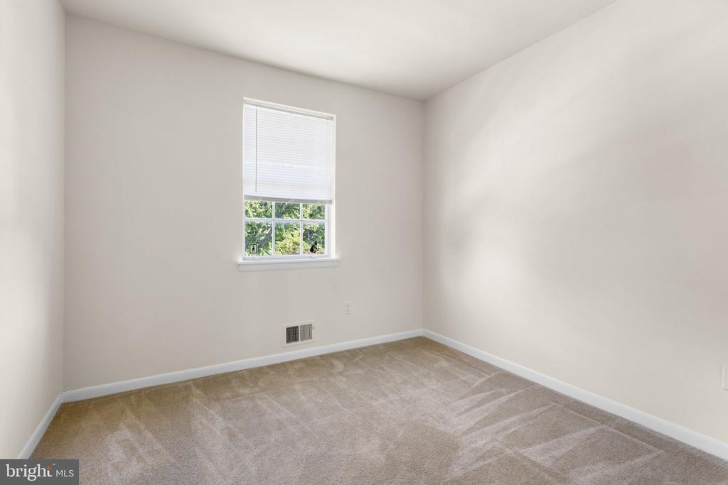 1102 JAMES MADISON CIRCLE