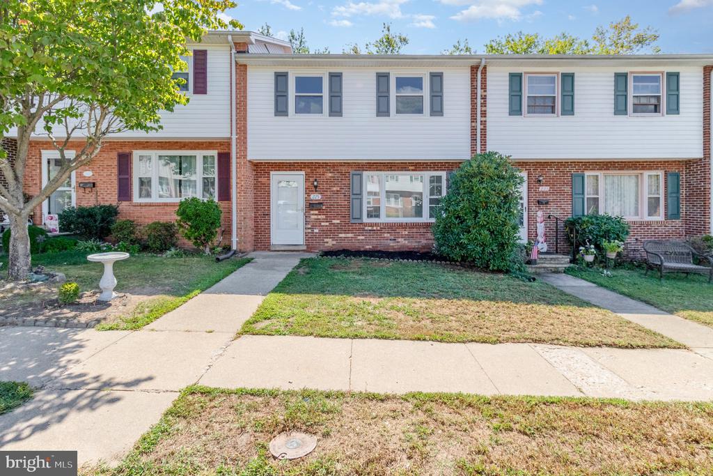 225 OVERLOOK COURT