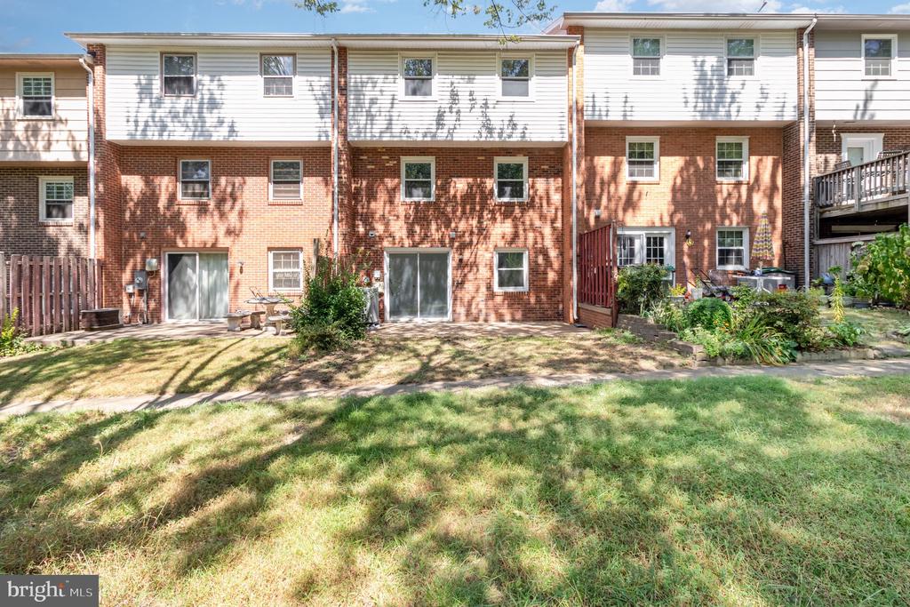225 OVERLOOK COURT