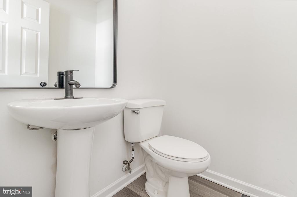 225 OVERLOOK COURT